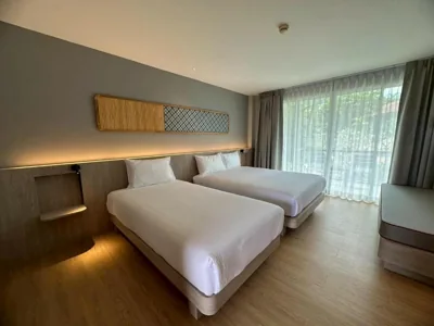 Chambre double ou lits jumeaux Superior avec terrasse (2 adultes + 1 enfant) — Baan Karon Resort